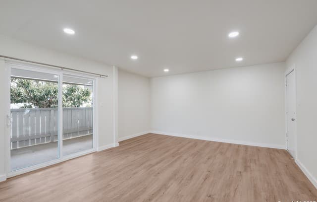 2-bedroom rental at 340 Montclair Unit 103 in Alamo Heights, TX — photo 5