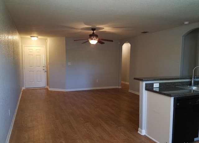 3-bedroom rental at 11459 Coral Cyn in San Antonio, TX — photo 2