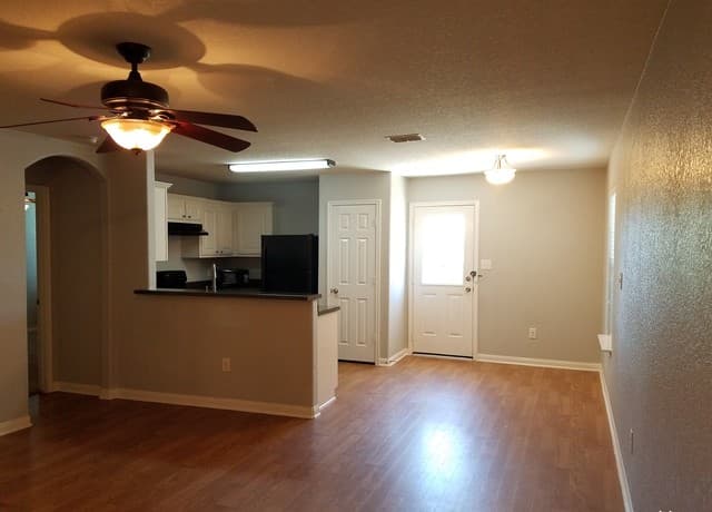 3-bedroom rental at 11459 Coral Cyn in San Antonio, TX — photo 3