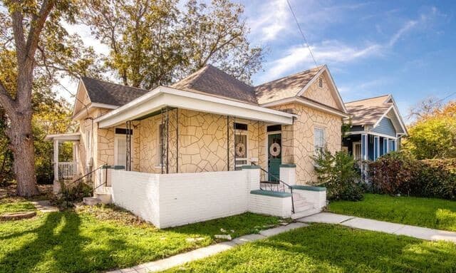 3-bedroom rental at 1820 E Houston in San Antonio TX