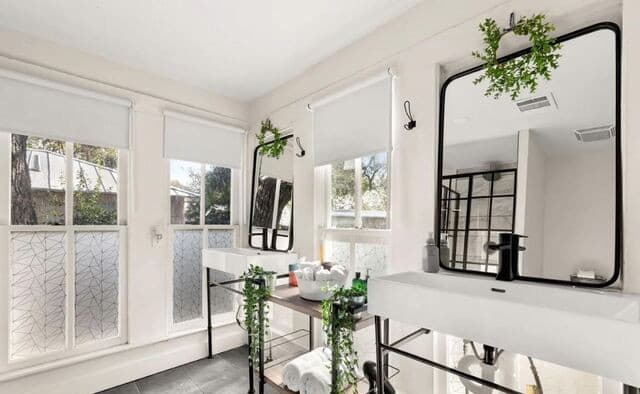 3-bedroom rental at 1820 E Houston in San Antonio, TX — photo 2