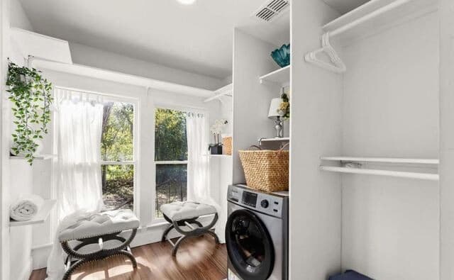 3-bedroom rental at 1820 E Houston in San Antonio, TX — photo 4