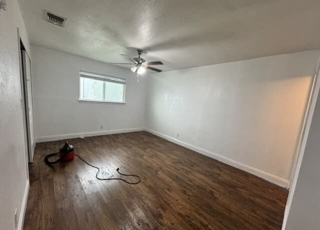 4-bedroom rental at 9602 Berryville in San Antonio, TX — photo 3