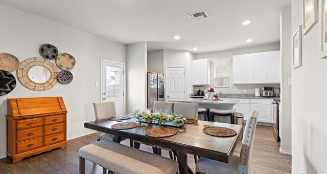 4-bedroom rental at 10431 Lateleaf Oak in San Antonio, TX — photo 4