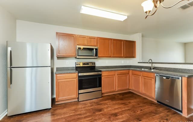 3-bedroom rental at 7811 Caballo Canyon in San Antonio, TX — photo 3