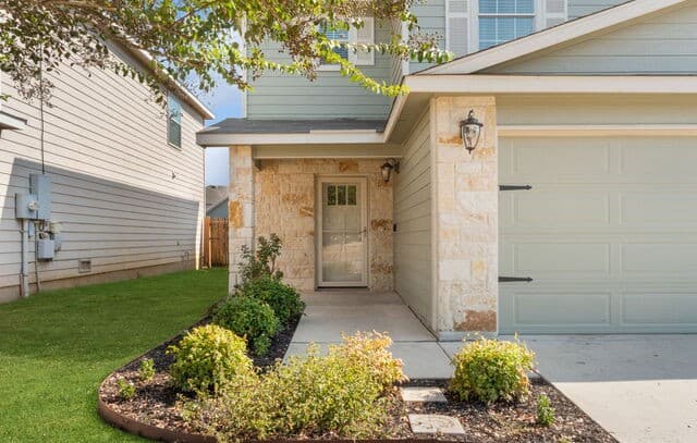 3-bedroom rental at 3814 Flyer Vista in San Antonio, TX — photo 2