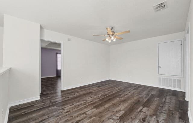 3-bedroom rental at 3814 Flyer Vista in San Antonio, TX — photo 5