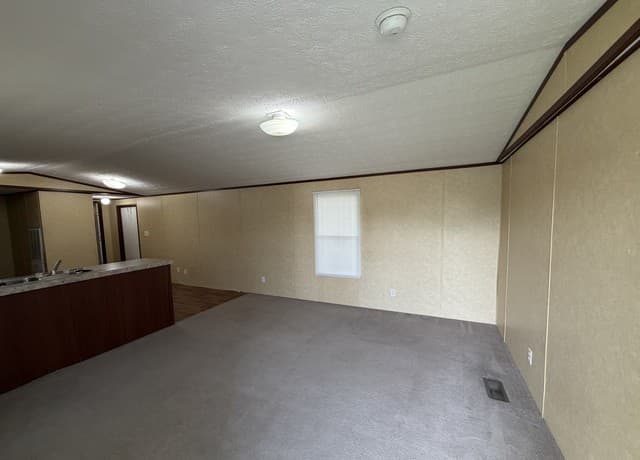 1-bedroom rental at 4423 E Houston St in San Antonio, TX — photo 3