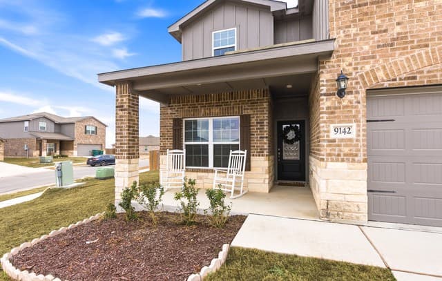 5-bedroom rental at 9142 Canvas Run in Converse, TX — photo 2