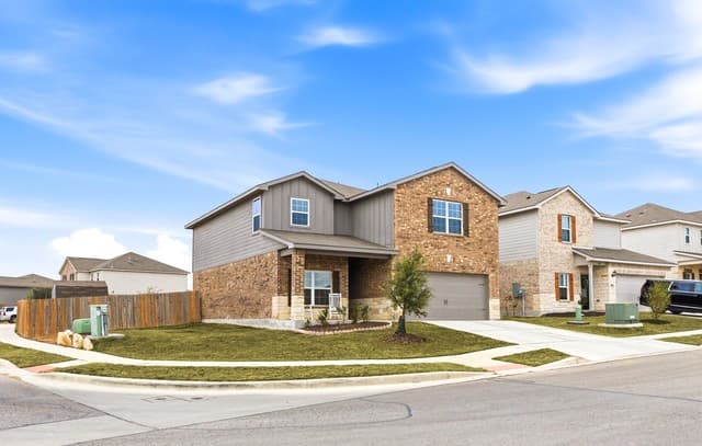 5-bedroom rental at 9142 Canvas Run in Converse, TX — photo 3