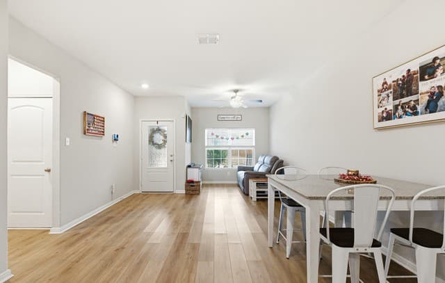 5-bedroom rental at 9142 Canvas Run in Converse, TX — photo 4