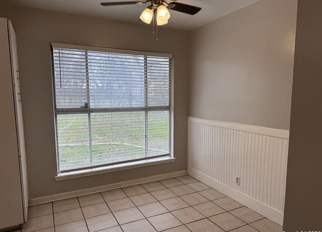 3-bedroom rental at 245 Northview Dr in Universal City, TX — photo 3