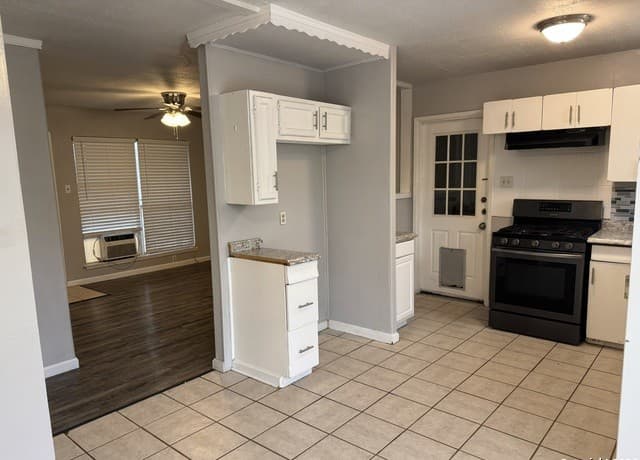 3-bedroom rental at 245 Northview Dr in Universal City, TX — photo 4