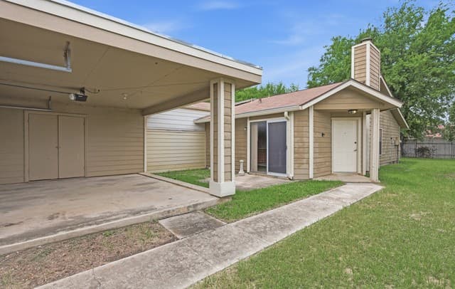 3-bedroom rental at 11739 Spring Club in San Antonio, TX — photo 2