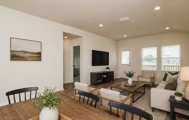 3-bedroom rental at 121 Legendary Trail Loop in Floresville, TX — photo 4