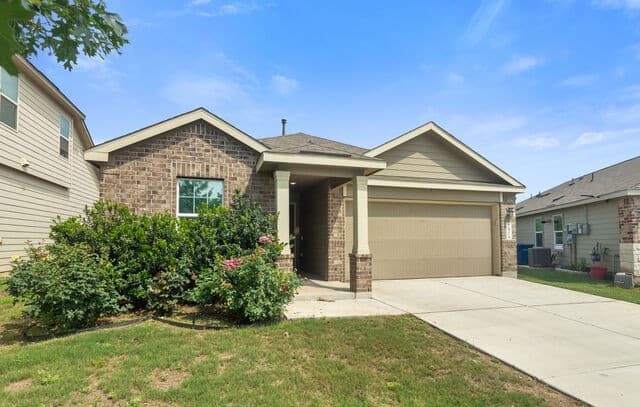 3-bedroom rental at 7814 Annex St in San Antonio, TX — photo 2