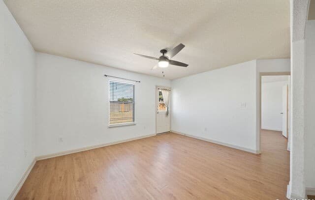 3-bedroom rental at 5706 Texas Cyn in San Antonio, TX — photo 4