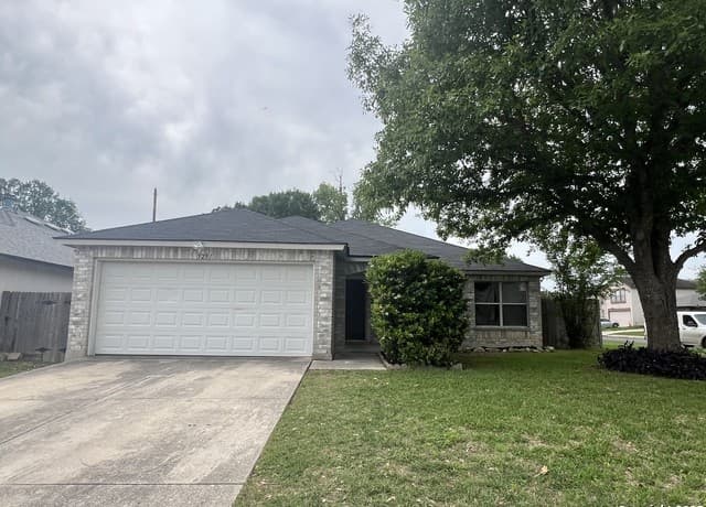 3-bedroom rental at 5251 Senisa Spgs in San Antonio TX