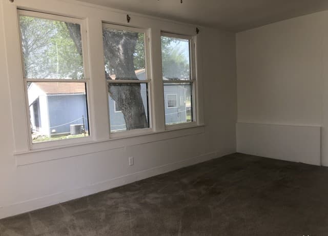 2-bedroom rental at 306 Gibbs Sprawl Rd Unit 2 in Converse, TX — photo 2
