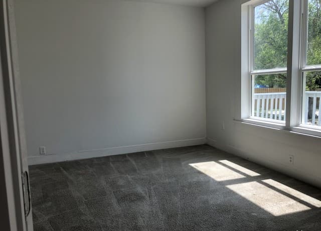 2-bedroom rental at 306 Gibbs Sprawl Rd Unit 2 in Converse, TX — photo 3