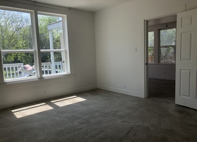2-bedroom rental at 306 Gibbs Sprawl Rd Unit 2 in Converse, TX — photo 4