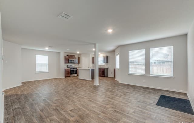4-bedroom rental at 9558 Ranch Loop in San Antonio, TX — photo 3