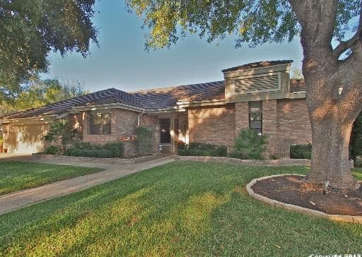 3-bedroom rental at 13806 Hunters Hawk St in San Antonio, TX — photo 2