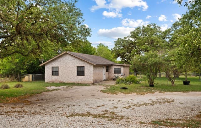 2-bedroom rental at 9423 Aqua Dr. W in Boerne, TX — photo 2