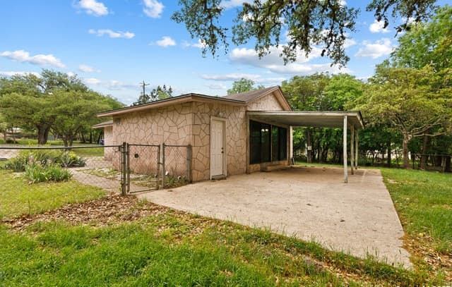 2-bedroom rental at 9423 Aqua Dr. W in Boerne, TX — photo 3