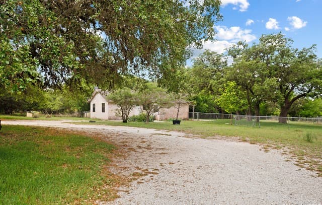 2-bedroom rental at 9423 Aqua Dr. W in Boerne, TX — photo 4