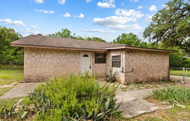 2-bedroom rental at 9423 Aqua Dr. W in Boerne, TX — photo 5