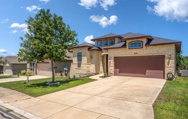 3-bedroom rental at 6131 Lowrie in San Antonio, TX — photo 2