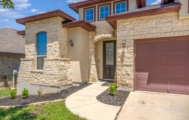 3-bedroom rental at 6131 Lowrie in San Antonio, TX — photo 4