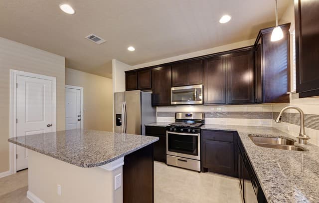 3-bedroom rental at 25772 Velvet Creek in San Antonio, TX — photo 3