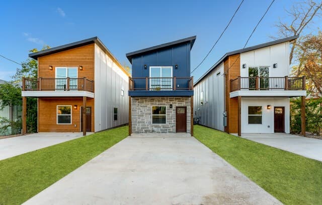 3-bedroom rental at 214 Cooper St Unit UNIT A in San Antonio, TX — photo 2