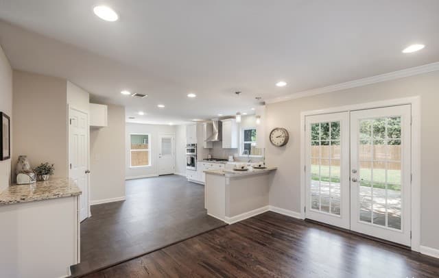 4-bedroom rental at 743 Robinhood in San Antonio, TX — photo 5