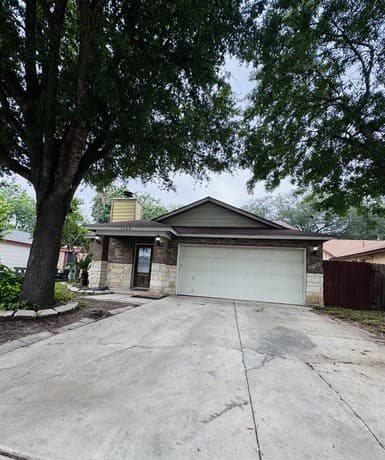 4-bedroom rental at 7259 NW Brandyridge in San Antonio, TX — photo 2