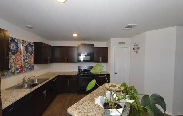 3-bedroom rental at 6659 Legato Curve in San Antonio, TX — photo 2