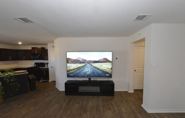 3-bedroom rental at 6659 Legato Curve in San Antonio, TX — photo 5