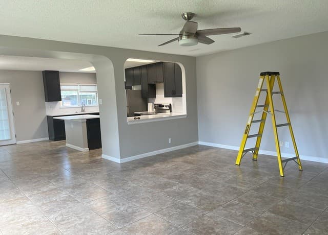 3-bedroom rental at 8227 Club Meadow Dr in Converse, TX — photo 5