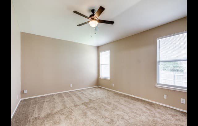 3-bedroom rental at 611 Granite in San Antonio, TX — photo 3