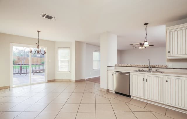 3-bedroom rental at 3438 Columbia in Cibolo, TX — photo 5