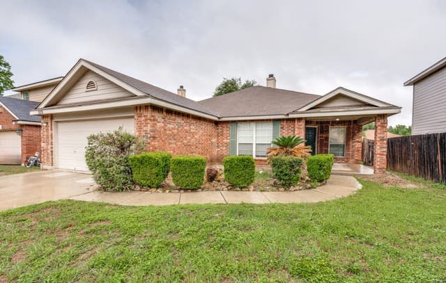 3-bedroom rental at 5231 Stormy Trail in San Antonio, TX — photo 2