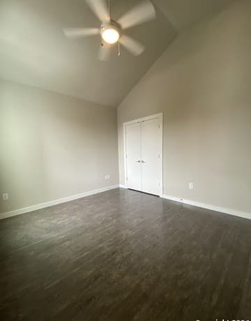 3-bedroom rental at 330 Clay St Unit 28 in San Antonio, TX — photo 2