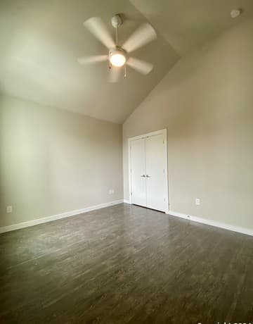 3-bedroom rental at 330 Clay St Unit 28 in San Antonio, TX — photo 3