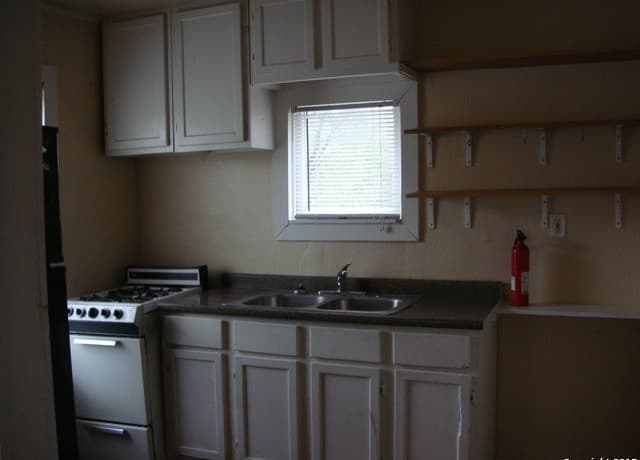 0rental at 925 W Woodlawn Ave Unit GARAGE in San Antonio, TX — photo 3