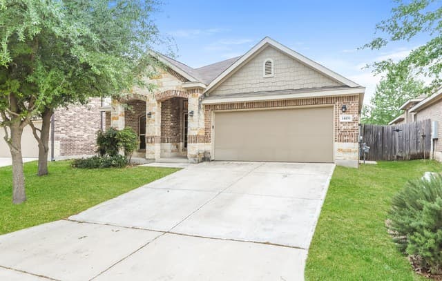 3-bedroom rental at 14430 Palomino in San Antonio, TX — photo 2