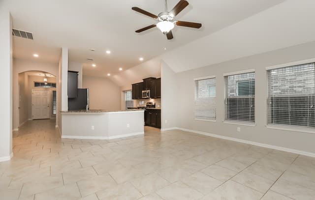 3-bedroom rental at 14430 Palomino in San Antonio, TX — photo 3