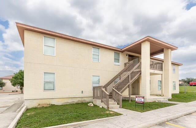 3-bedroom rental at 6482 Spring Time St Unit 704 in San Antonio, TX — photo 2