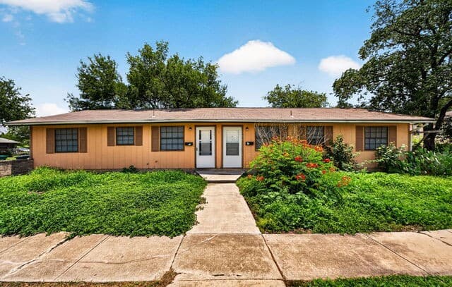 2-bedroom rental at 208 Bexar Dr in San Antonio TX